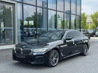 BMW 5 Series 2023 530Li Líder M Conjunto deportivo
