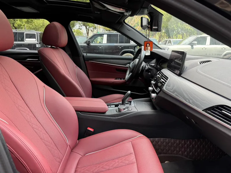 BMW 5 Series 2023 530Li Leading Type M Sports suit interior photo 13 BMW 5 Series 2023 530Li Leading Type M Sports suit interior photo 13