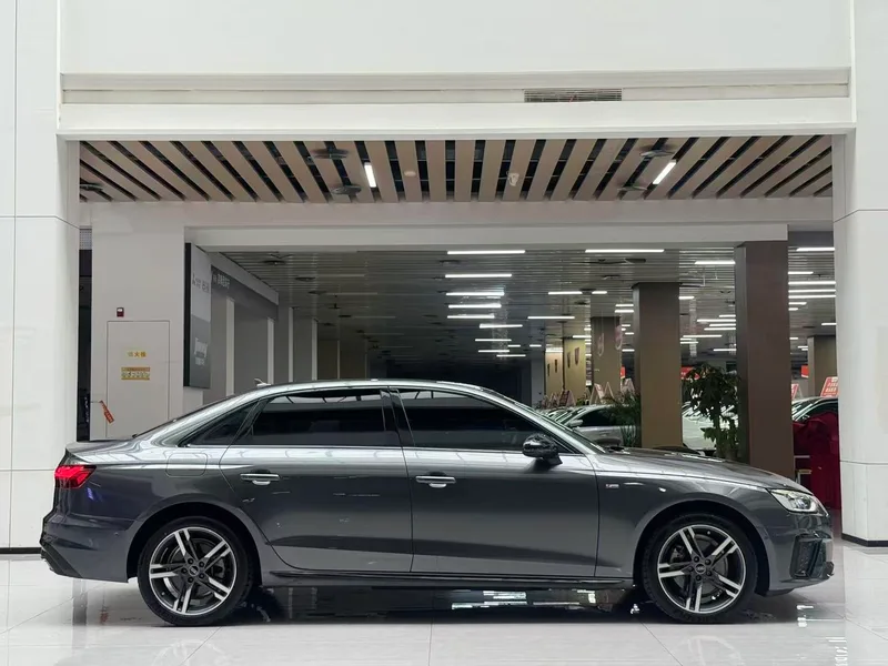 Audi A4L 2022 40 TFSI Deluxe dinámico exterior foto 3 Audi A4L 2022 40 TFSI Deluxe dinámico exterior foto 3