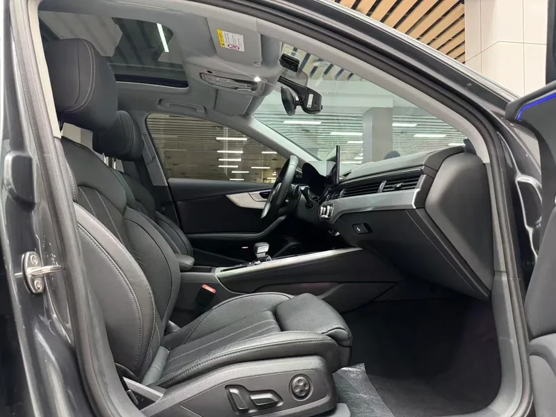 Audi A4L 2022 40 TFSI Deluxe dinámico interior foto 17 Audi A4L 2022 40 TFSI Deluxe dinámico interior foto 17