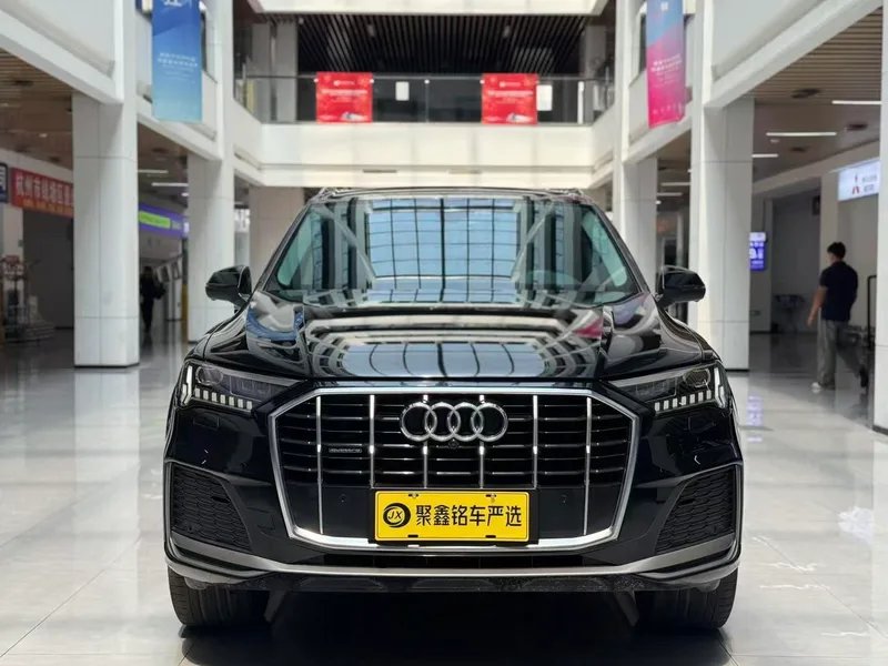 Audi Q7 2023 45 TFSI quattro S line Sporty exterior photo 2 Audi Q7 2023 45 TFSI quattro S line Sporty exterior photo 2