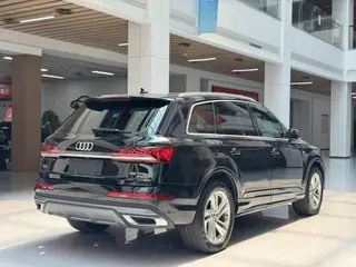 Audi Q7 2023 45 TFSI quattro S line Sporty exterior photo 4 Audi Q7 2023 45 TFSI quattro S line Sporty exterior photo 4