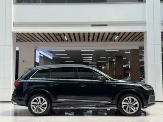 Audi Q7 2023 45 TFSI quattro S line Sporty exterior photo 5 Audi Q7 2023 45 TFSI quattro S line Sporty exterior photo 5