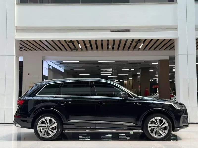 Audi Q7 2023 45 TFSI quattro S line Sporty exterior photo 5 Audi Q7 2023 45 TFSI quattro S line Sporty exterior photo 5