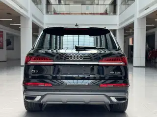 Audi Q7 2023 45 TFSI quattro S line Sporty exterior photo 6 Audi Q7 2023 45 TFSI quattro S line Sporty exterior photo 6