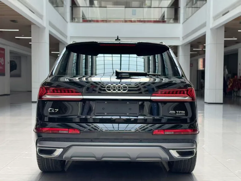Audi Q7 2023 45 TFSI quattro S line Sporty exterior photo 6 Audi Q7 2023 45 TFSI quattro S line Sporty exterior photo 6