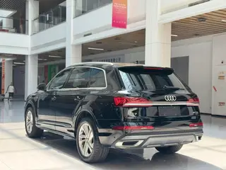 Audi Q7 2023 45 TFSI quattro S line Sporty exterior photo 7 Audi Q7 2023 45 TFSI quattro S line Sporty exterior photo 7