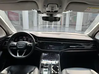 Audi Q7 2023 45 TFSI quattro S line Sporty interior photo 14 Audi Q7 2023 45 TFSI quattro S line Sporty interior photo 14