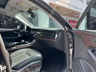 Audi Q7 2023 45 TFSI quattro S line Sporty interior photo 16 Audi Q7 2023 45 TFSI quattro S line Sporty interior photo 16