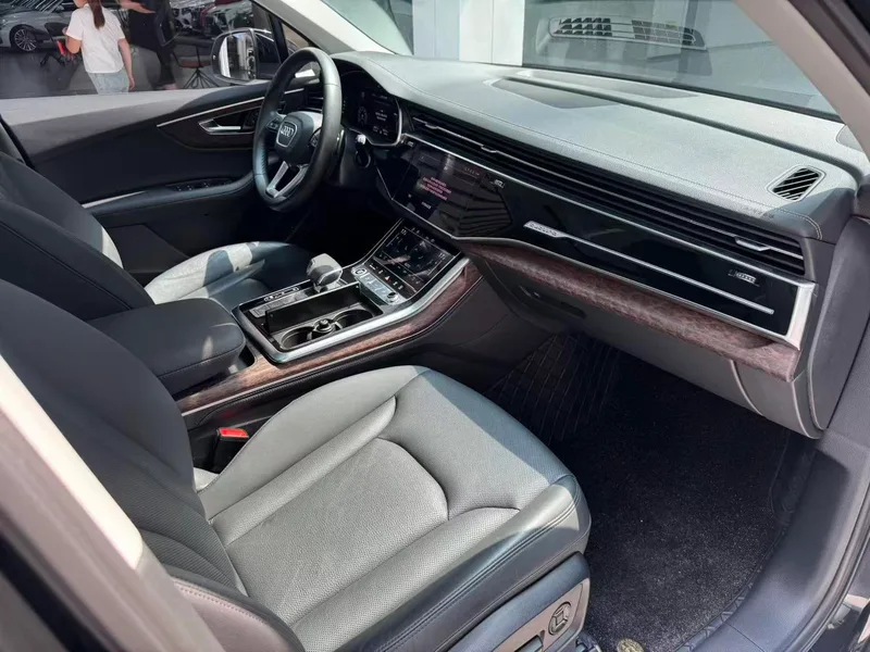 Audi Q7 2023 45 TFSI quattro S line Sporty interior photo 17 Audi Q7 2023 45 TFSI quattro S line Sporty interior photo 17
