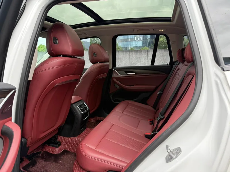 BMW X3 2022 xDrive30i Leading Type M Obsidian Night Suit interior photo 6 BMW X3 2022 xDrive30i Leading Type M Obsidian Night Suit interior photo 6