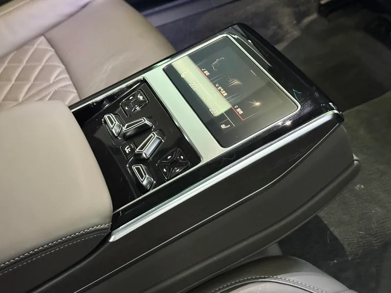 Audi A8 2024 A8L 50 TFSI quattro Selection interior photo 10 Audi A8 2024 A8L 50 TFSI quattro Selection interior photo 10