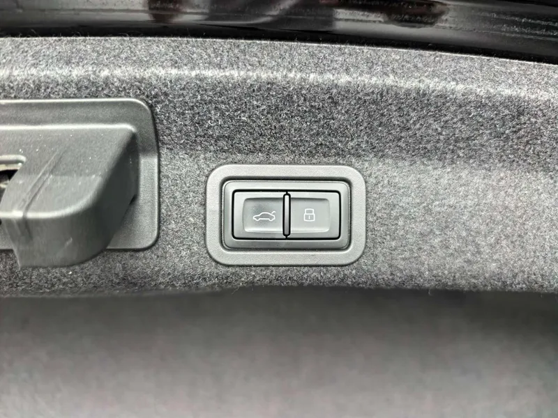 Audi A6L 2023 Restyling 45 TFSI Zhenxuan Zhiya Type interior photo 20 Audi A6L 2023 Restyling 45 TFSI Zhenxuan Zhiya Type interior photo 20