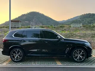 BMW X5 2022 xDrive 40Li M Sports suit exterior photo 4 BMW X5 2022 xDrive 40Li M Sports suit exterior photo 4