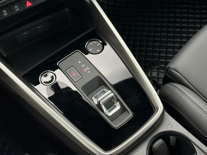Audi A3 2024 Sportback 35 TFSI Fashion Sport interior photo 12 Audi A3 2024 Sportback 35 TFSI Fashion Sport interior photo 12