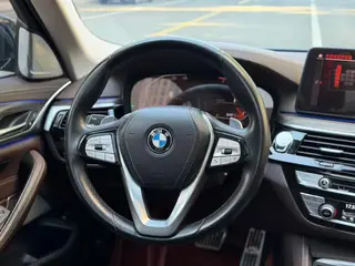 BMW 5 Series 2022 530Li Leading Type Luxury Set interior photo 8 BMW 5 Series 2022 530Li Leading Type Luxury Set interior photo 8