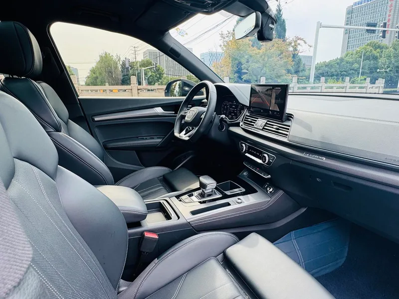 Audi Q5L 2024 45TFSI Deluxe dinámico interior foto 9 Audi Q5L 2024 45TFSI Deluxe dinámico interior foto 9