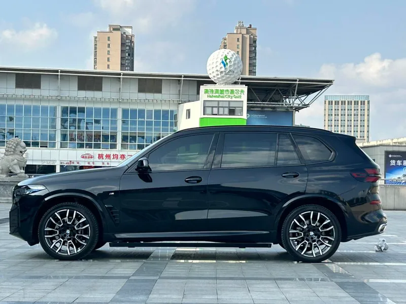 BMW X5 2023 xDrive40Li M Traje nocturno deportivo Yao exterior foto 4 BMW X5 2023 xDrive40Li M Traje nocturno deportivo Yao exterior foto 4