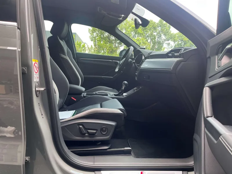 Audi Q3 2024 40 TFSI Fashion dynamic type interior photo 9