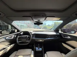 Audi Q4 e-tron 2022 40 e-tron Early-bird version interior photo 11 Audi Q4 e-tron 2022 40 e-tron Early-bird version interior photo 11