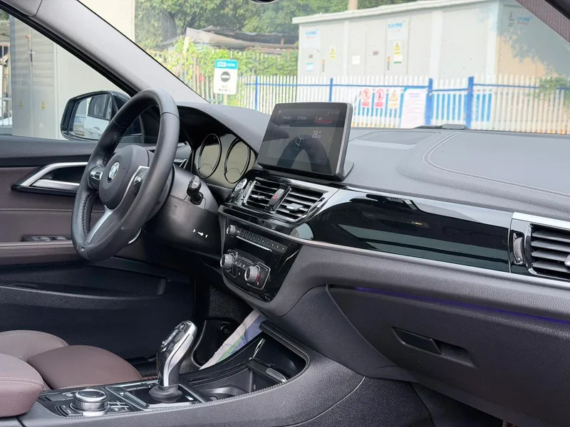 BMW 1 Series 2023 125i M Sports Obsidian Night Edition interior photo 13 BMW 1 Series 2023 125i M Sports Obsidian Night Edition interior photo 13