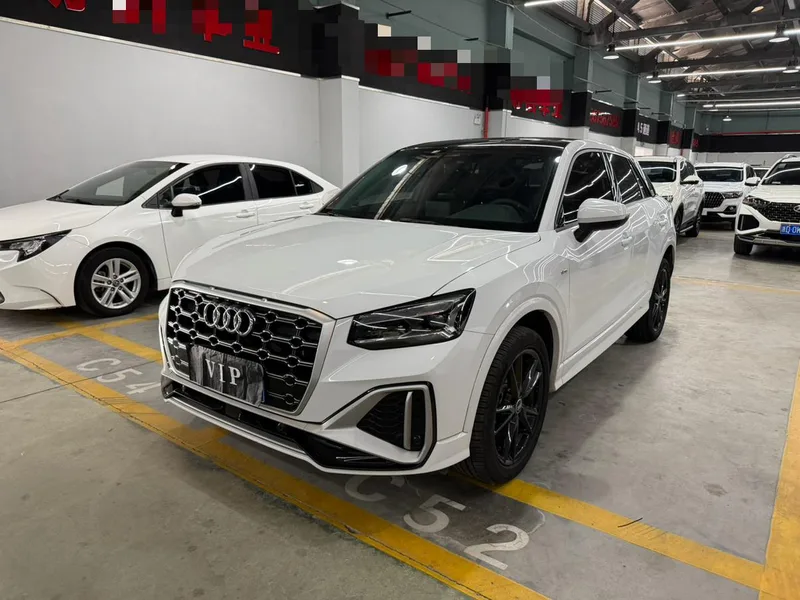 Audi Q2L 2022 35 TFSI Tipo dinámico agresivo exterior foto 1 Audi Q2L 2022 35 TFSI Tipo dinámico agresivo exterior foto 1