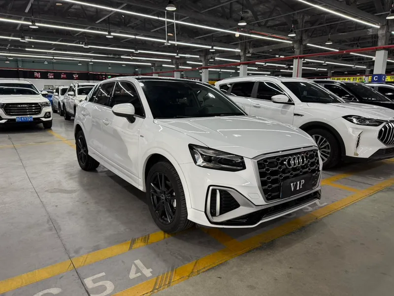 Audi Q2L 2022 35 TFSI Tipo dinámico agresivo exterior foto 3 Audi Q2L 2022 35 TFSI Tipo dinámico agresivo exterior foto 3
