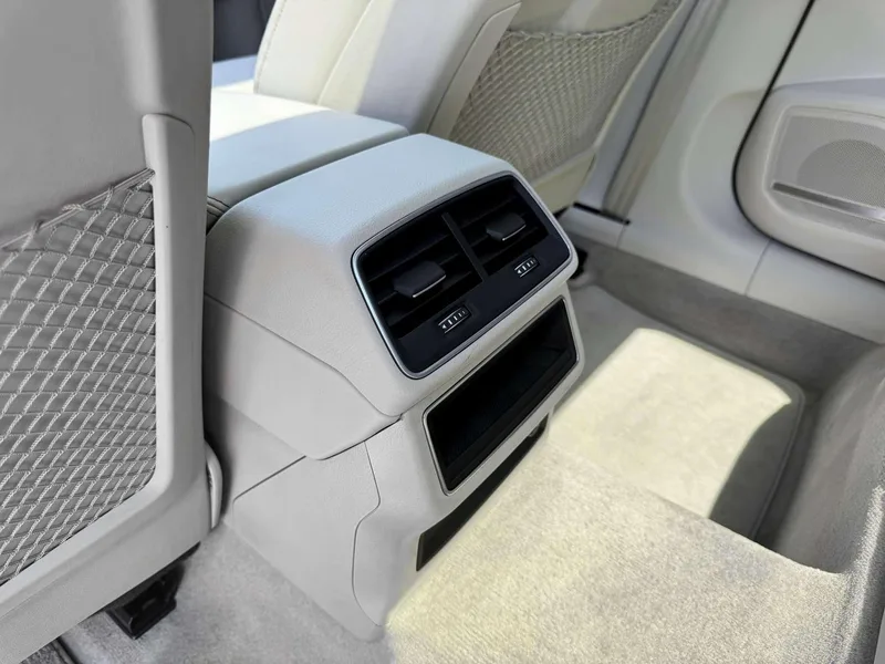 Audi A6L 2022 55 TFSI quattro Flagship Zhiya Type interior photo 13 Audi A6L 2022 55 TFSI quattro Flagship Zhiya Type interior photo 13