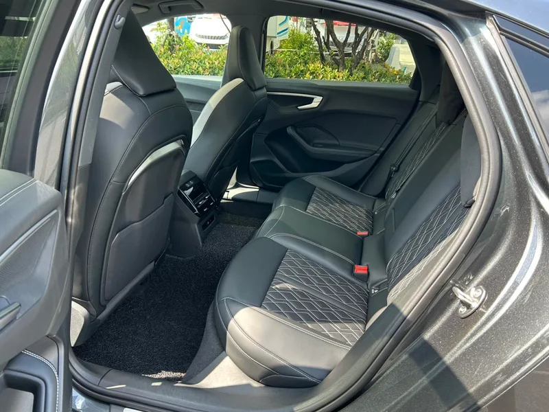 Audi A5L 2026 2.0T Versión deportiva Plus interior foto 9 Audi A5L 2026 2.0T Versión deportiva Plus interior foto 9