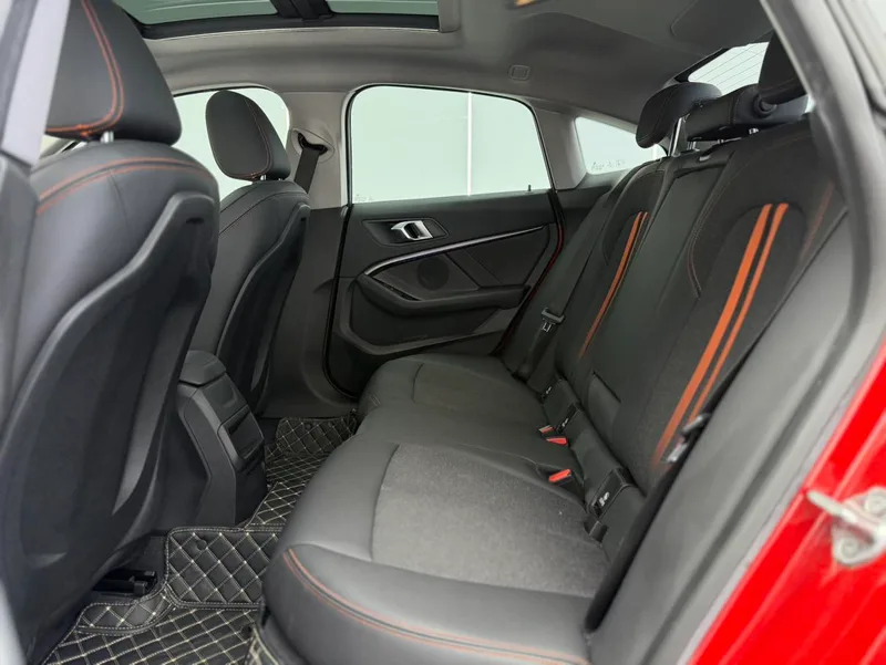 BMW 2 Series 2021 225i Four-door coupe M Sports suit interior photo 11 BMW 2 Series 2021 225i Four-door coupe M Sports suit interior photo 11