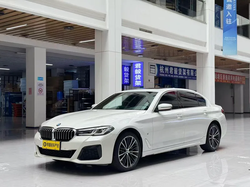 BMW 5 Series 2022 Restyling 530Li Leading Type M Sports suit exterior photo 1 BMW 5 Series 2022 Restyling 530Li Leading Type M Sports suit exterior photo 1
