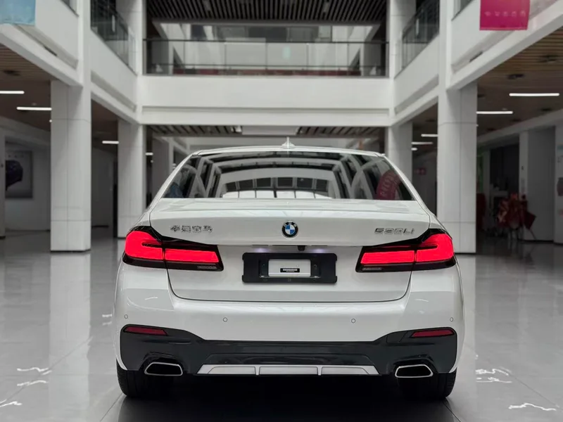 BMW 5 Series 2022 Restyling 530Li Leading Type M Sports suit exterior photo 4 BMW 5 Series 2022 Restyling 530Li Leading Type M Sports suit exterior photo 4