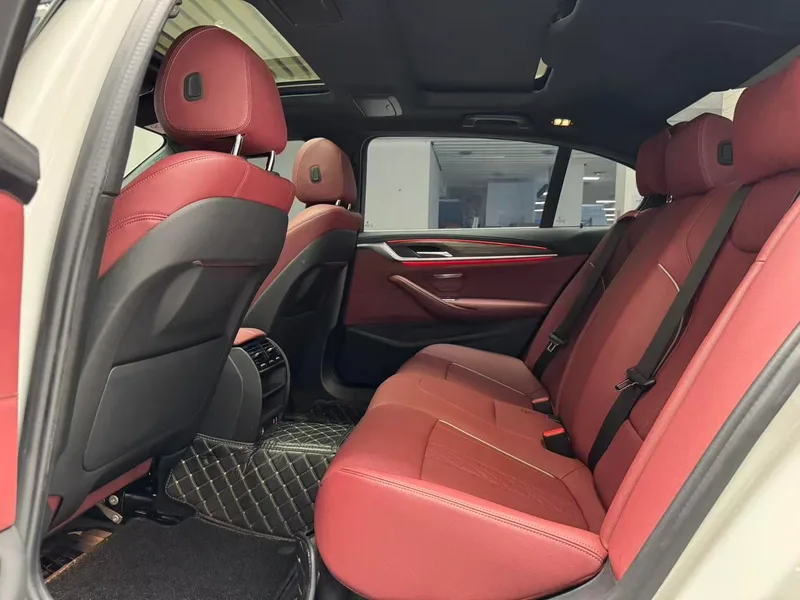 BMW 5 Series 2022 Restyling 530Li Leading Type M Sports suit interior photo 14 BMW 5 Series 2022 Restyling 530Li Leading Type M Sports suit interior photo 14