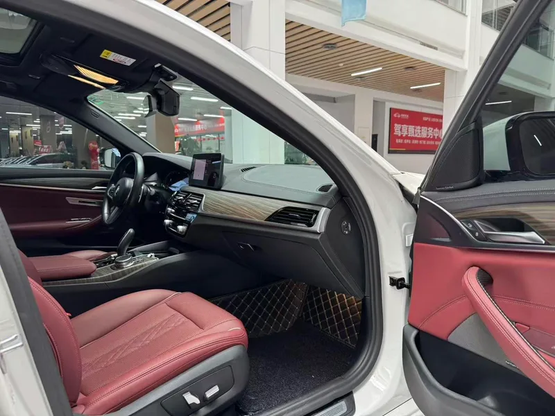 BMW 5 Series 2022 Restyling 530Li Leading Type M Sports suit interior photo 16 BMW 5 Series 2022 Restyling 530Li Leading Type M Sports suit interior photo 16