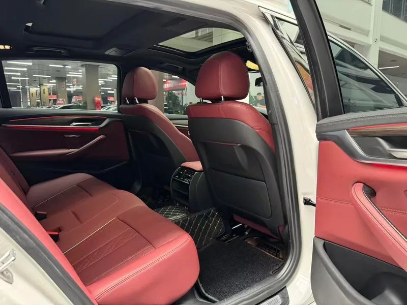 BMW 5 Series 2022 Restyling 530Li Leading Type M Sports suit interior photo 20 BMW 5 Series 2022 Restyling 530Li Leading Type M Sports suit interior photo 20