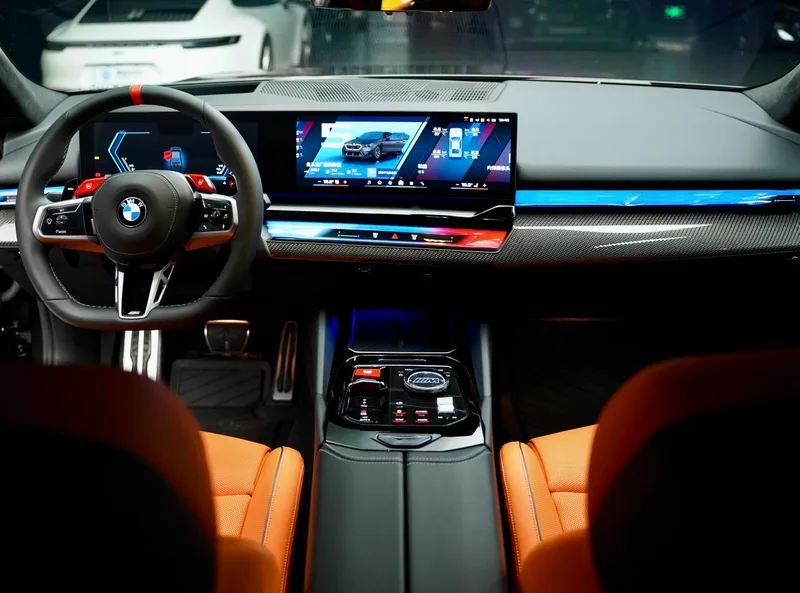 BMW M5 PHEV 2025 M5 interior photo 10 BMW M5 PHEV 2025 M5 interior photo 10