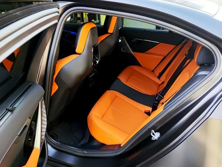 BMW M5 PHEV 2025 M5 interior photo 11 BMW M5 PHEV 2025 M5 interior photo 11