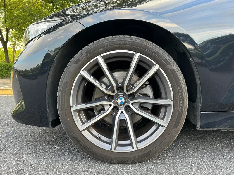 BMW 3 Series 2023 325Li M Conjunto deportivo exterior foto 6 BMW 3 Series 2023 325Li M Conjunto deportivo exterior foto 6