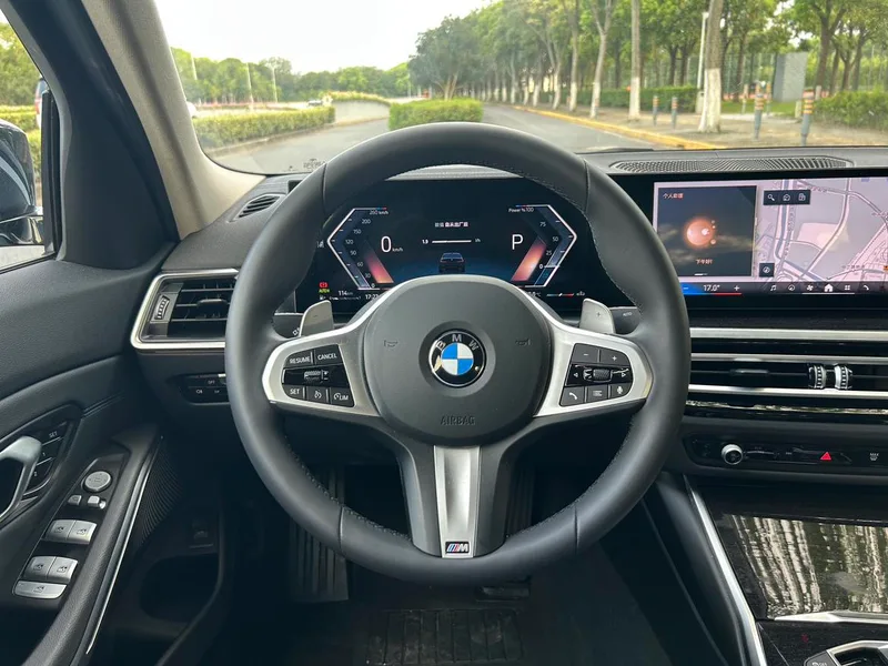 BMW 3 Series 2023 325Li M Conjunto deportivo interior foto 10 BMW 3 Series 2023 325Li M Conjunto deportivo interior foto 10