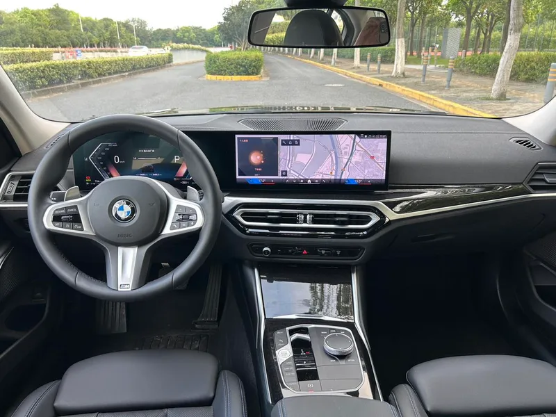 BMW 3 Series 2023 325Li M Conjunto deportivo interior foto 11 BMW 3 Series 2023 325Li M Conjunto deportivo interior foto 11