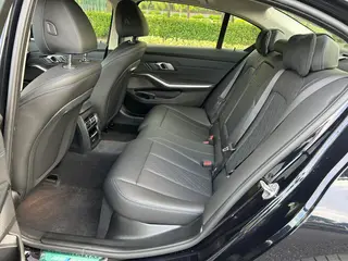 BMW 3 Series 2023 325Li M Conjunto deportivo interior foto 12 BMW 3 Series 2023 325Li M Conjunto deportivo interior foto 12