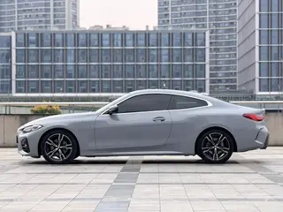 BMW 4 Series 2024 425i M Conjunto deportivo interior foto 9