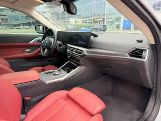 BMW 4 Series 2024 425i M Conjunto deportivo interior foto 12