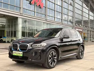 BMW iX3 2022 Лидирующий