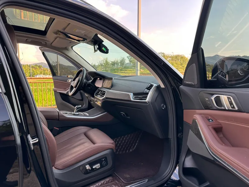 BMW X5 2022 xDrive40i Premium Class M Sports suit interior photo 10 BMW X5 2022 xDrive40i Premium Class M Sports suit interior photo 10