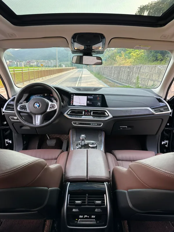 BMW X5 2022 xDrive40i Premium Class M Sports suit interior photo 15 BMW X5 2022 xDrive40i Premium Class M Sports suit interior photo 15