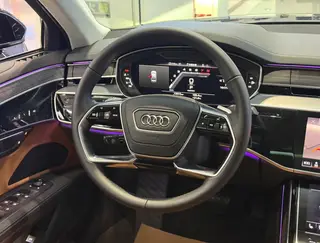 Audi A8 2024 A8L 55 TFSI quattro Modelo insignia exterior foto 5 Audi A8 2024 A8L 55 TFSI quattro Modelo insignia exterior foto 5