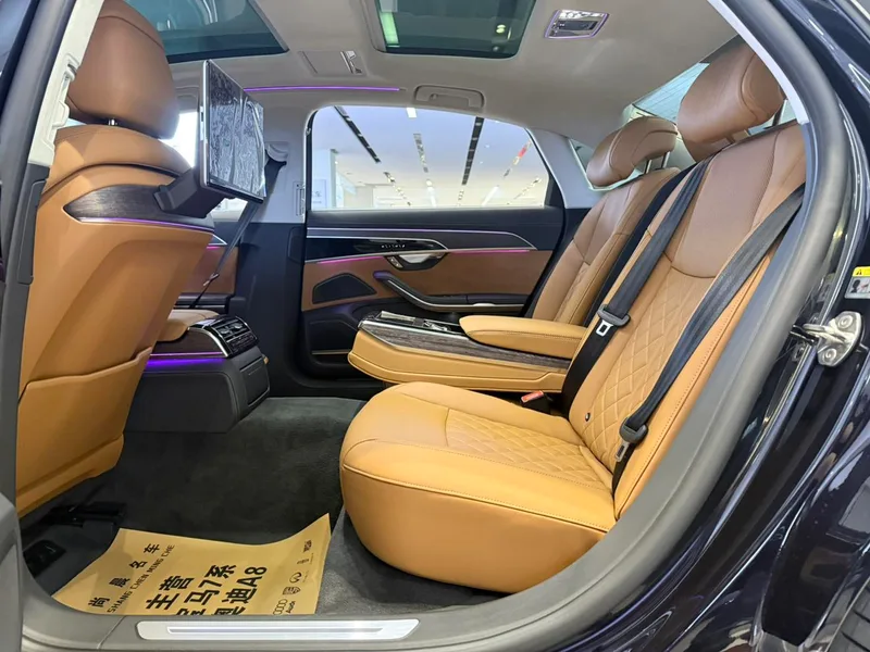Audi A8 2024 A8L 55 TFSI quattro Modelo insignia interior foto 12 Audi A8 2024 A8L 55 TFSI quattro Modelo insignia interior foto 12