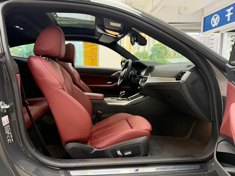 BMW 4 Series 2022 425i M Set de nuit de sport intérieur photo 9 BMW 4 Series 2022 425i M Set de nuit de sport intérieur photo 9