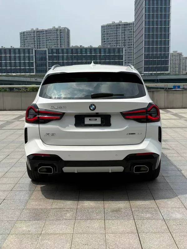 BMW X3 2022 xDrive25i M Sports suit interior photo 9 BMW X3 2022 xDrive25i M Sports suit interior photo 9